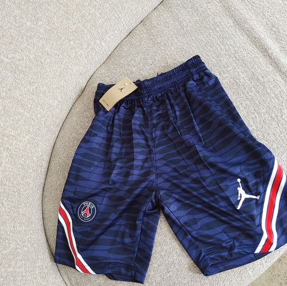 Jordan x PSG - Picture 2 of 3